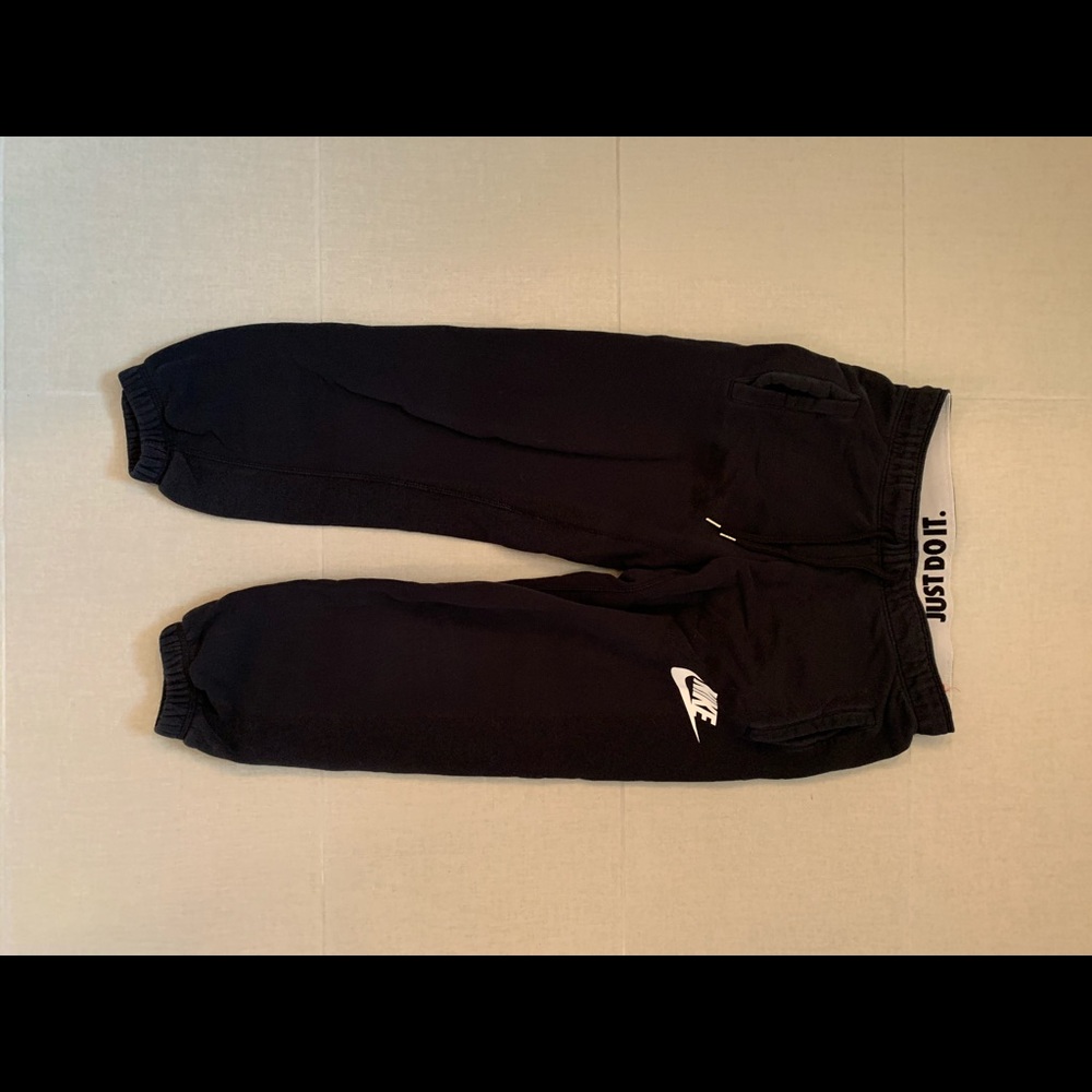 Ankle length Nike sweatpants